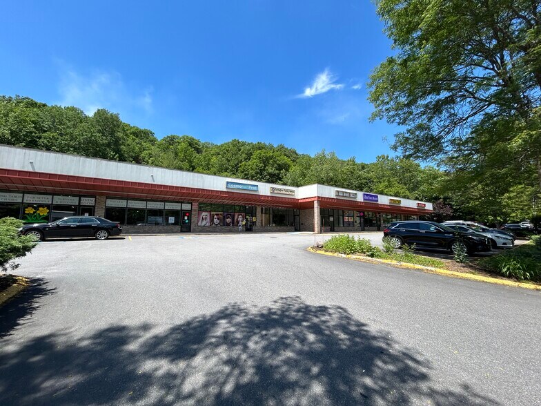 More Photos Of 683-709 Winsted Rd, Torrington Storefront For Lease