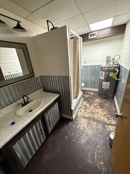 More Photos Of 1655 S 23rd St, Beaumont Service For Sale