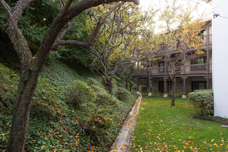 More Photos Of 25550 Hawthorne Blvd, Torrance Medical For Lease