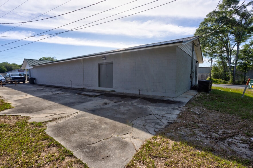 More Photos Of 208 S Main St, Reidsville Freestanding For Sale