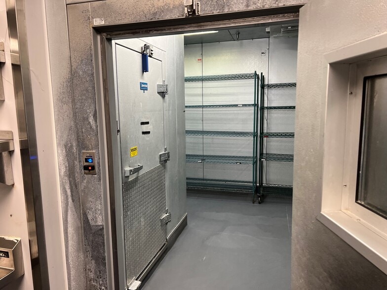 More Photos Of 4600 Roswell Rd, Atlanta Unknown For Lease