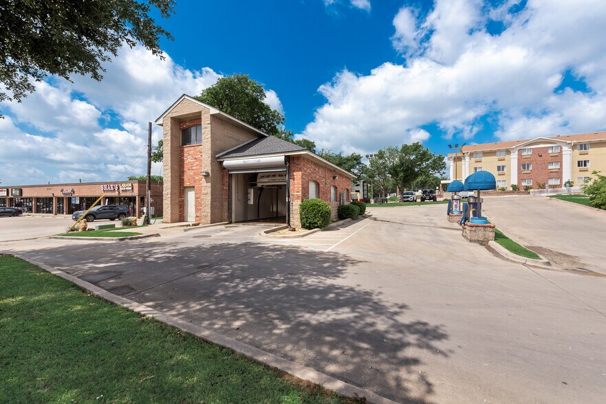 More Photos Of 1704 Teasley Ln, Denton Specialty For Sale