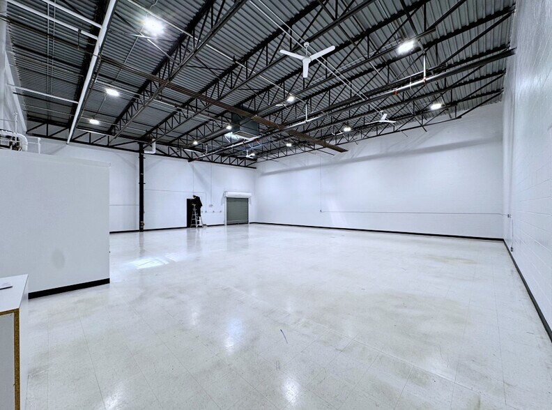 More Photos Of 34 Sullivan Rd, North Billerica Warehouse For Lease