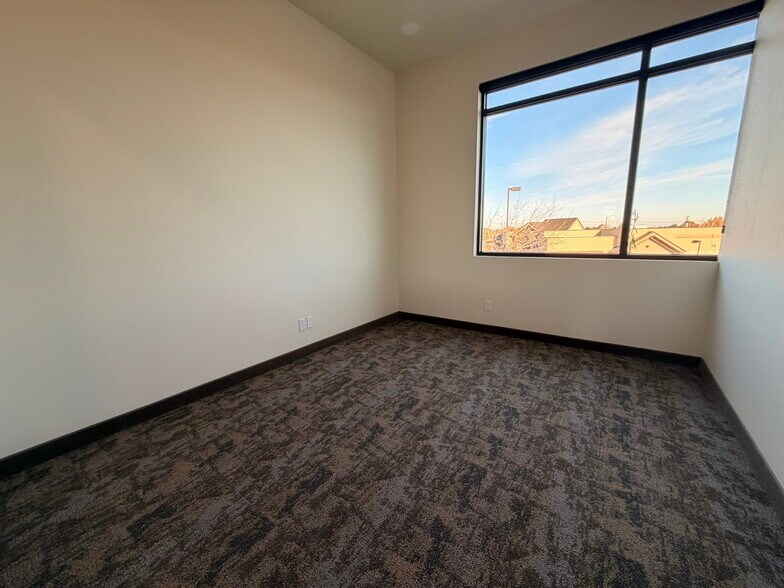 More Photos Of 30 S Louisiana St, Kennewick Loft Creative Space For Lease