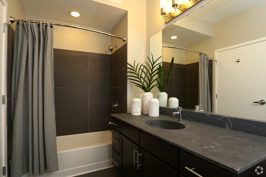 More Photos Of 123 N Desplaines St, Chicago Apartments For Lease
