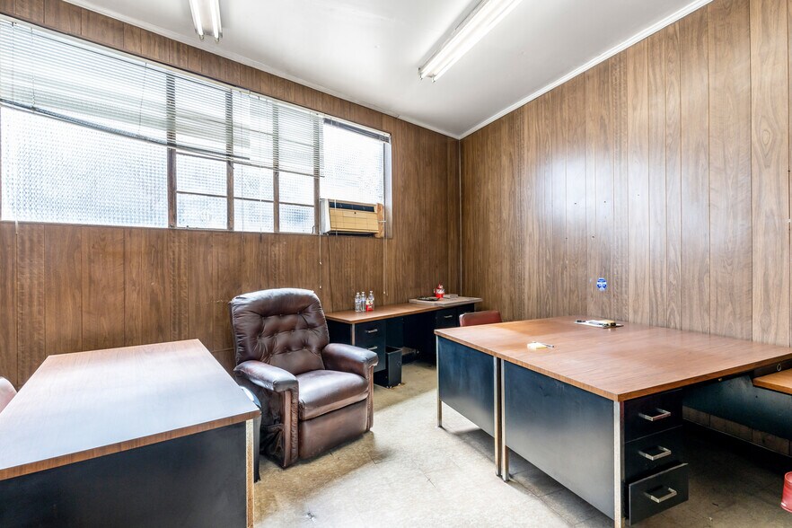 More Photos Of 320 S La Brea Ave, Inglewood Freestanding For Lease