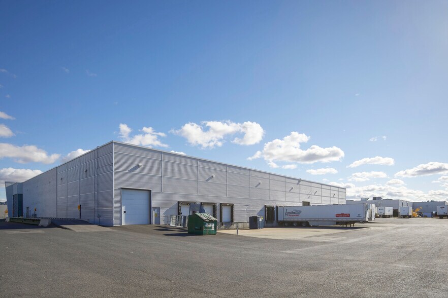 More Photos Of 2625-2655 Boul Jacques-Cartier E, Longueuil Flex For Lease