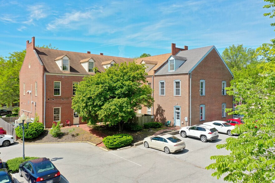 More Photos Of 820 S Main St, Saint Charles Office For Lease