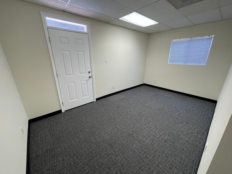 More Photos Of 2200 G St, Bakersfield Office For Lease