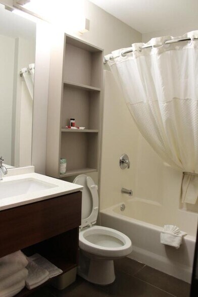 More Photos Of 196 Virginia Ave S, Tifton Hotel For Sale