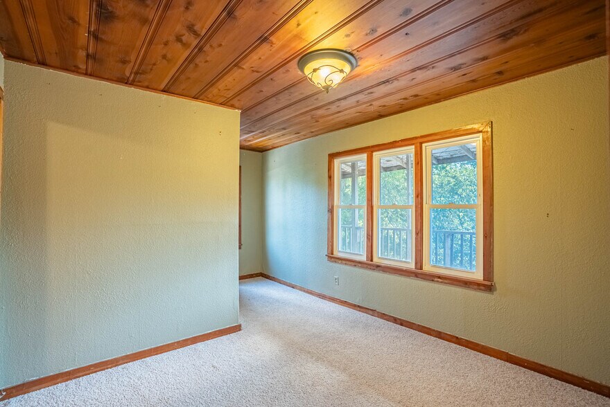 More Photos Of 8 Sunset Hills Ct, Sunrise Beach Storefront For Sale