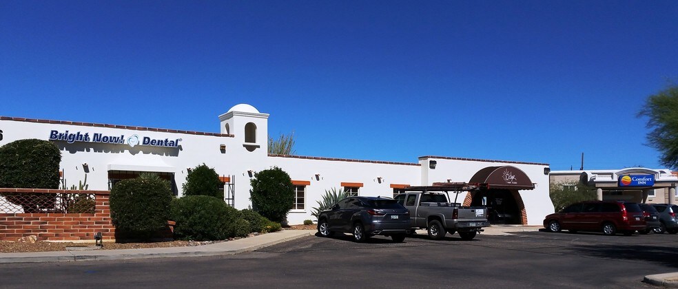 More Photos Of 80-96 W Esperanza Blvd, Green Valley Unknown For Lease