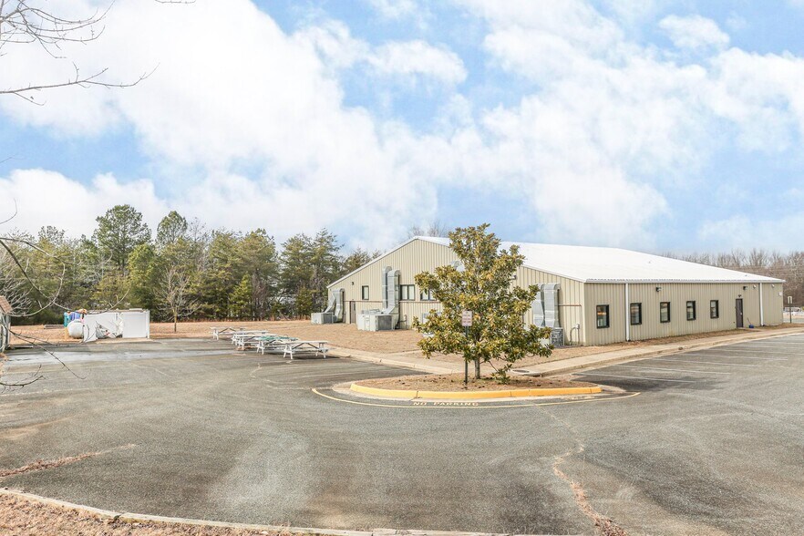 More Photos Of 9304 Onyx Ct, Fredericksburg Warehouse For Lease