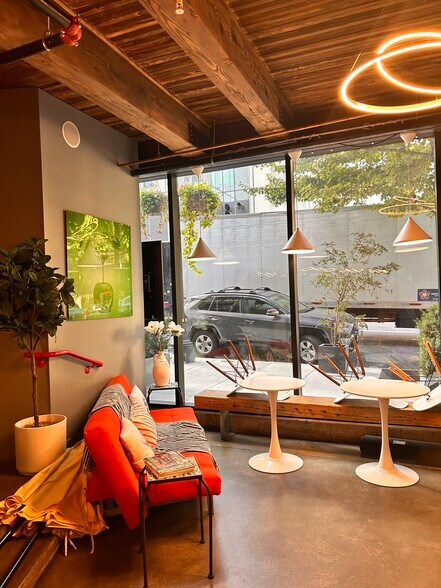More Photos Of 400-412 SW 12th Ave, Portland Storefront Retail Office For Lease