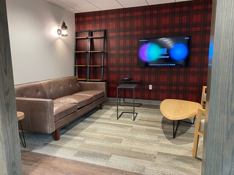 More Photos Of 1 Northeastern Blvd, Salem Office For Lease