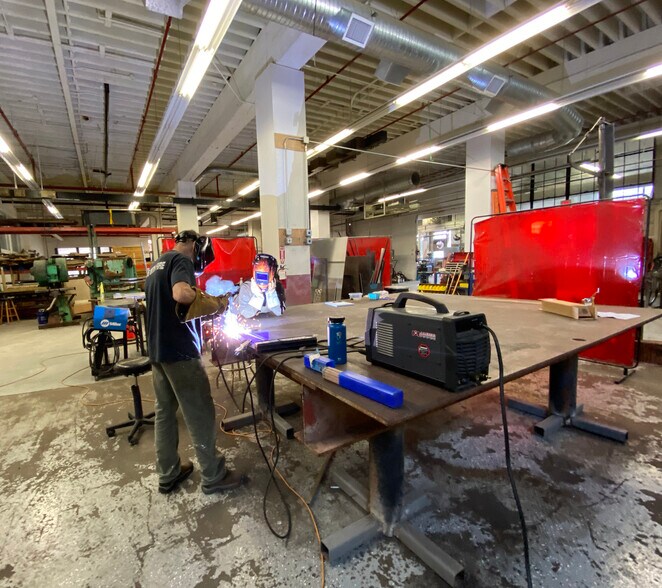 More Photos Of 2808 SE 9th Ave, Portland Manufacturing For Lease