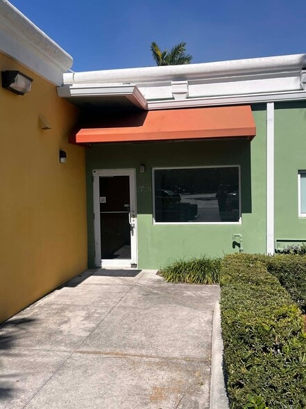 More Photos Of 2724-2728 Hollywood Blvd, Hollywood Storefront For Lease