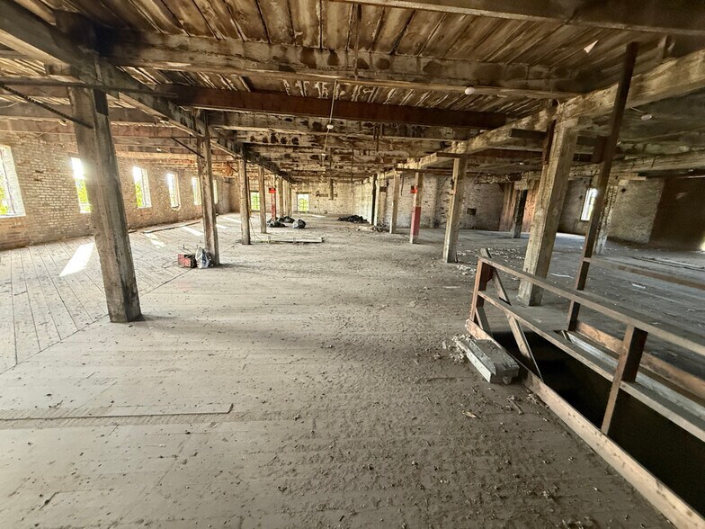 More Photos Of 285 Second St, Troy Warehouse For Sale