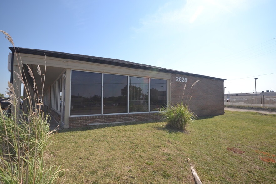 More Photos Of 2612 Oliver, Wichita Industrial For Lease