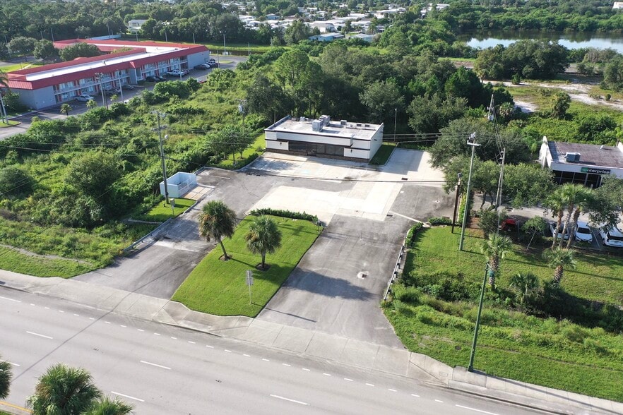 More Photos Of 8801 20th St, Vero Beach Convenience Store For Sale