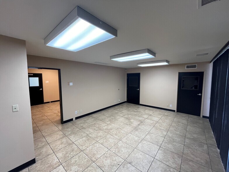 More Photos Of 7946 Alabama Ave, Canoga Park Service For Lease