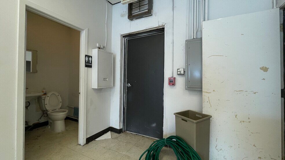 More Photos Of 1001-1037 W Ogden Ave, Naperville Unknown For Lease