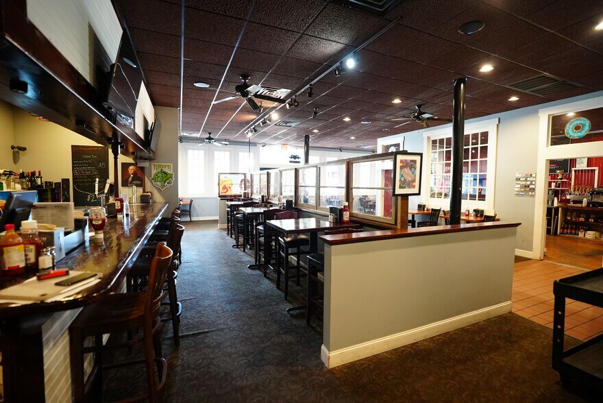 More Photos Of 101 Court Sq, Abbeville Restaurant For Sale