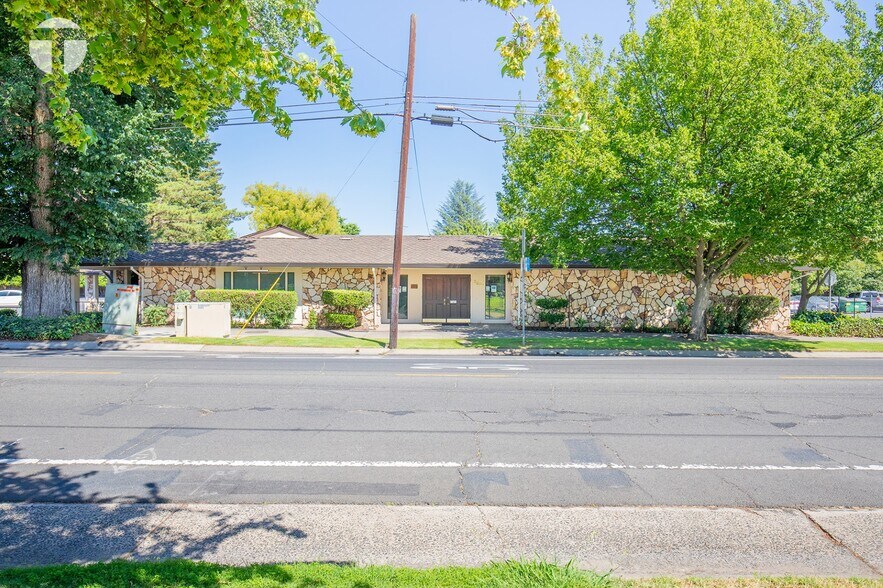 More Photos Of 2685 Riverside Blvd, Sacramento Funeral Home For Sale