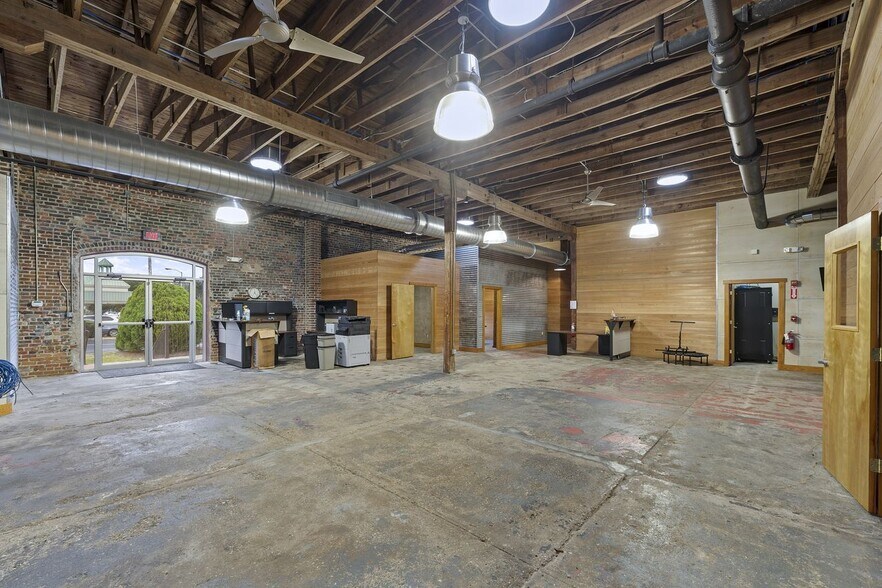More Photos Of 214 E Garden St, Pensacola Storefront Retail Office For Lease