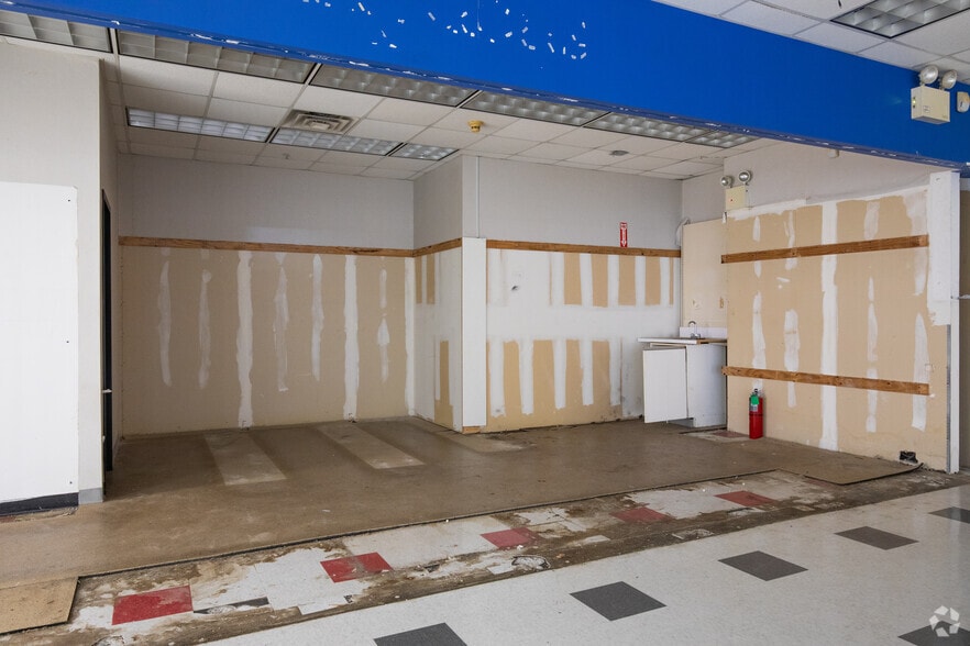 More Photos Of 1596 Union Tpke, New Hyde Park Unknown For Lease