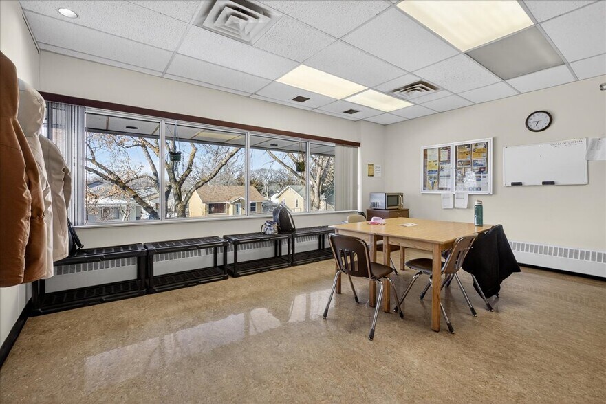 More Photos Of 11831 123 St NW, Edmonton Office For Sale