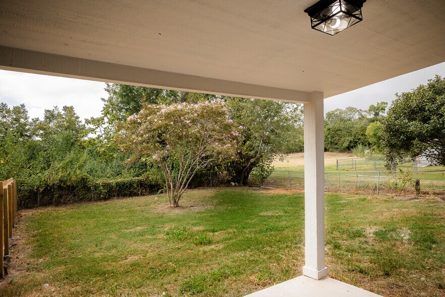 More Photos Of 811 Matchett St, Brenham Apartments For Sale