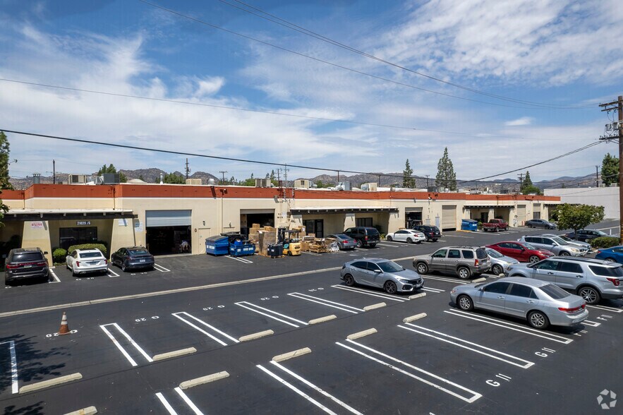 More Photos Of 21029 Itasca St, Chatsworth Warehouse For Lease