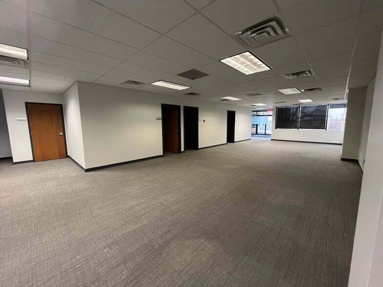 More Photos Of 1010 N 96th St, Omaha Office For Sale