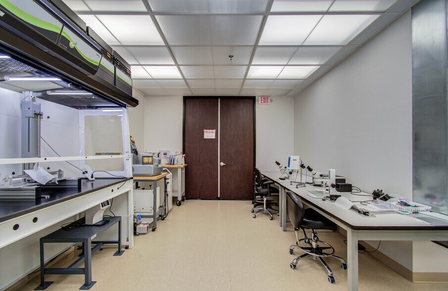 More Photos Of 9330 Kirby Dr, Houston Research And Development For Lease