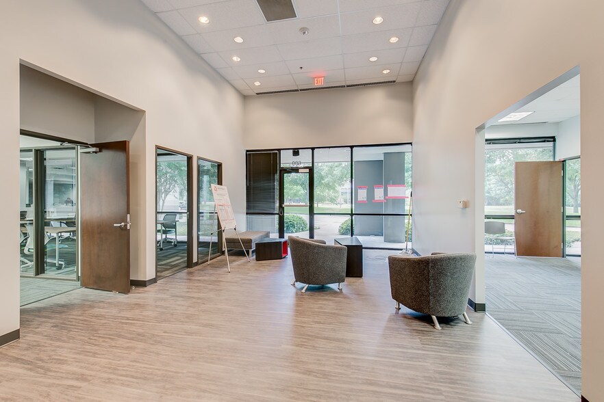 More Photos Of 2701 W Plano Pky, Plano Flex For Lease