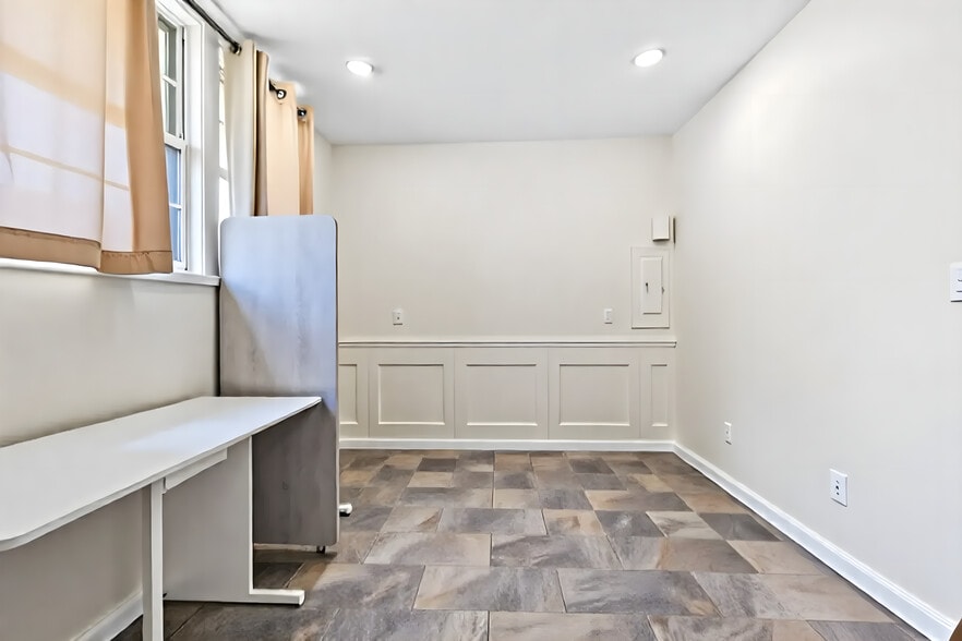 More Photos Of 601 Mary Lake Dr, Bryan Office Residential For Lease