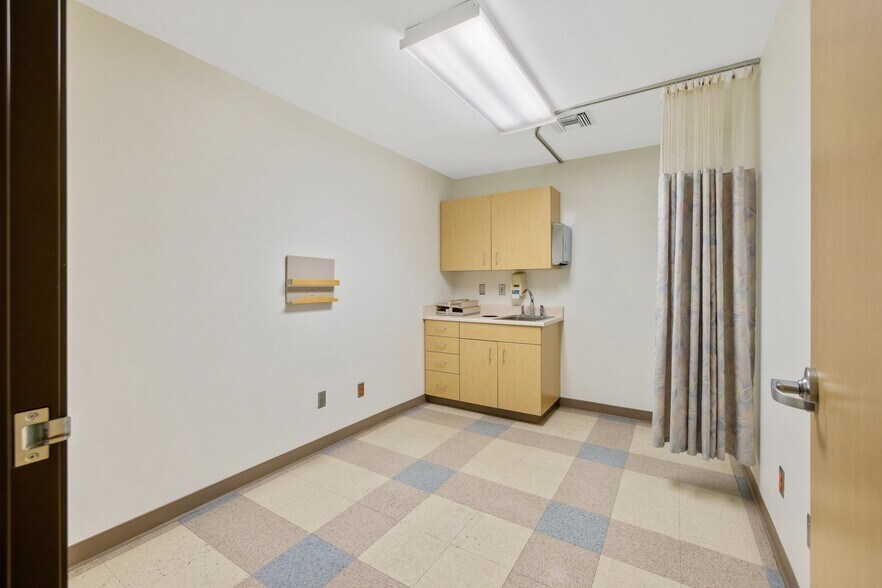 More Photos Of 561 N Alta Ave, Dinuba Medical For Lease