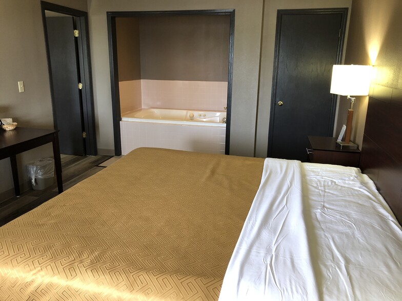 More Photos Of 2600 SE 16th St, Ames Hotel For Sale