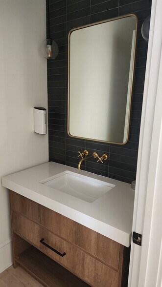 More Photos Of 1074 Ponce De Leon Ave, Atlanta Office For Sale