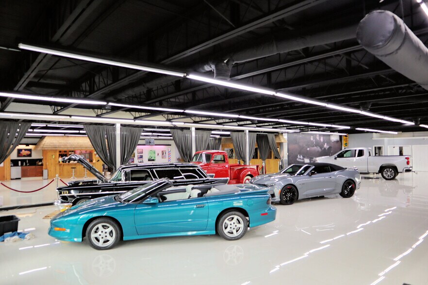 More Photos Of 395 S Ocoee St, Cleveland Showroom For Sale