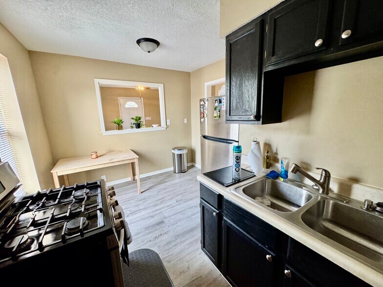 More Photos Of 225 N 7th St, Kansas City Flex For Sale