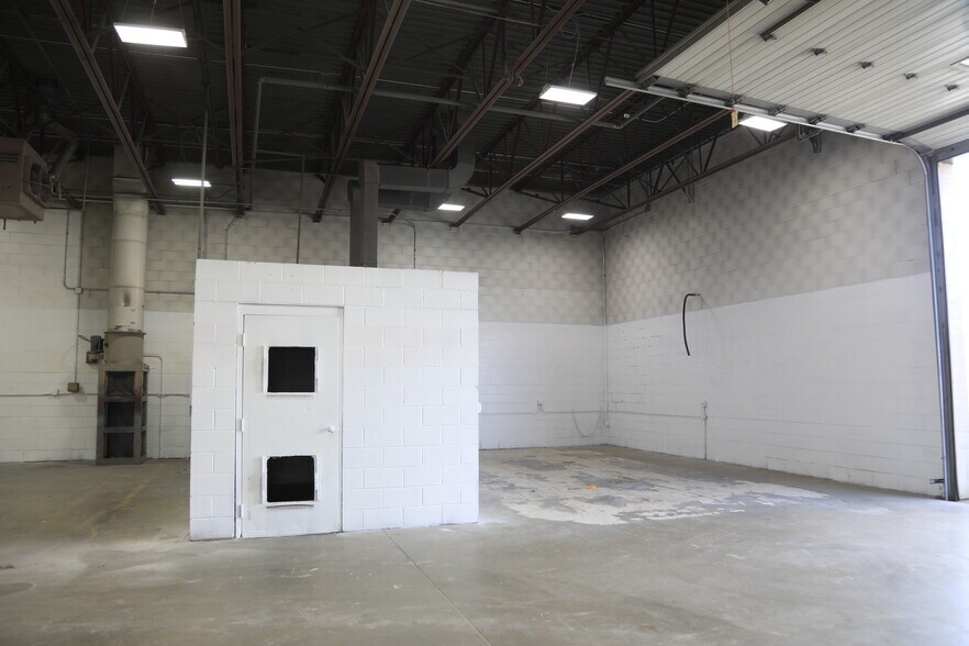 More Photos Of 2080 Harlem Ave, Riverside Auto Repair For Lease