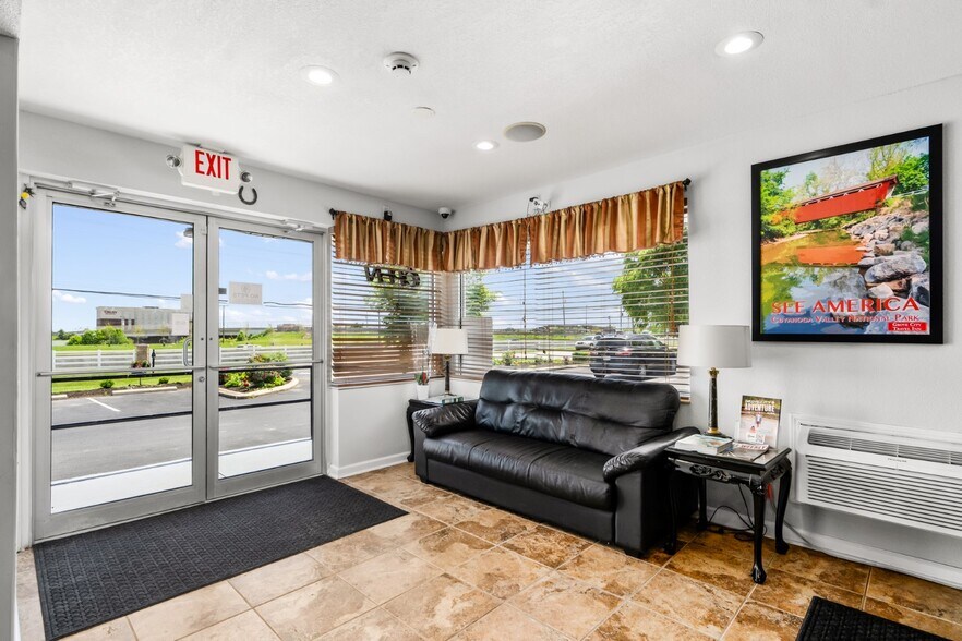 More Photos Of 4029 Marlane Dr, Grove City Hotel For Sale