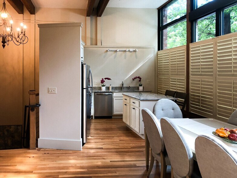 More Photos Of 18 Church St, Asheville Hotel For Sale