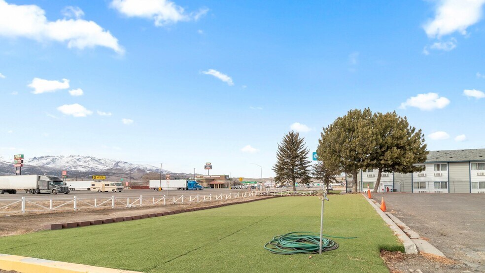 More Photos Of 1561 6th St, Wells Hotel For Sale