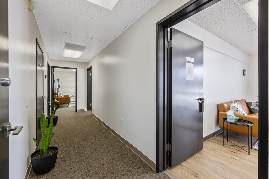 More Photos Of 1620 W Mineral King Ave, Visalia Office For Sale