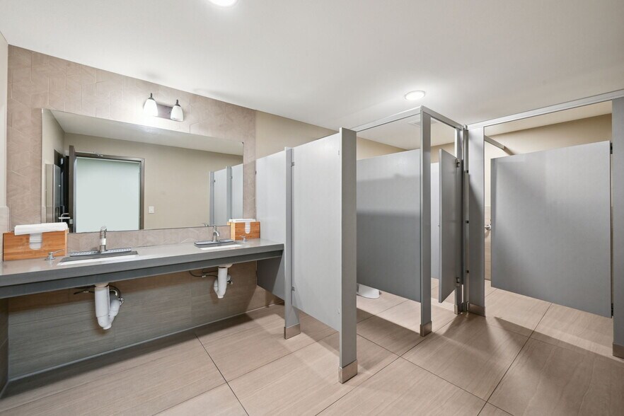 More Photos Of 6925 Carr St, Arvada Religious Facility For Lease