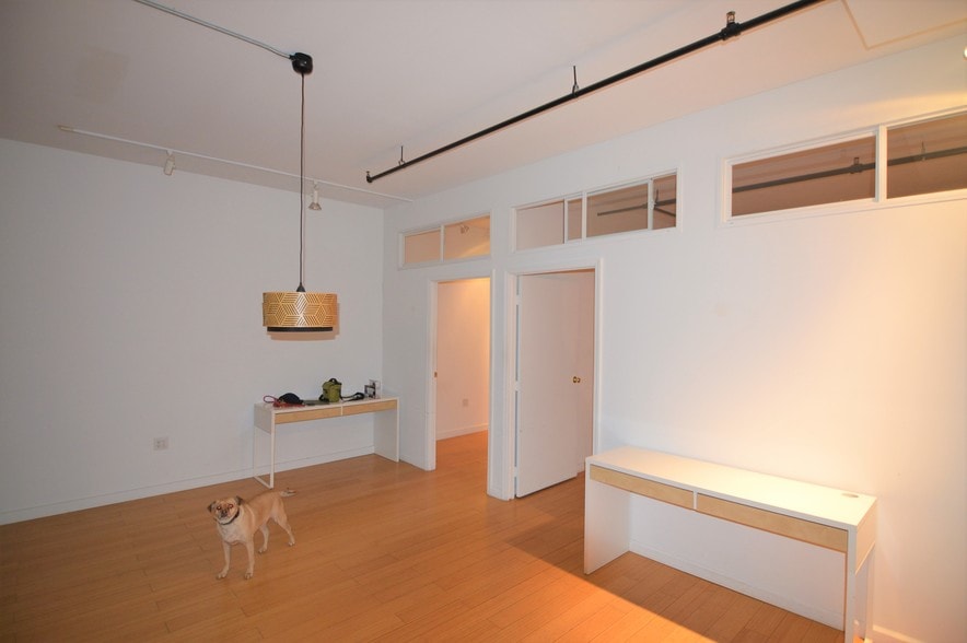 More Photos Of 190 N 14th St, Brooklyn Restaurant For Lease