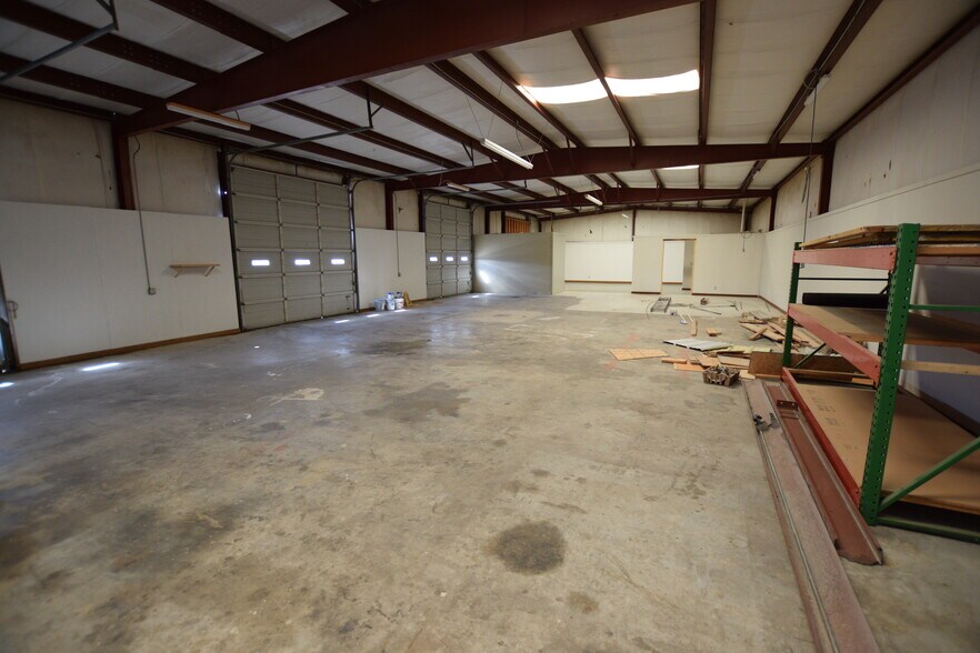 More Photos Of 2175 W Choctaw St, Tahlequah Light Distribution For Sale